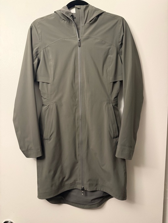 lululemon athletica Jackets & Blazers - Lululemon Raincoat- Sz 2